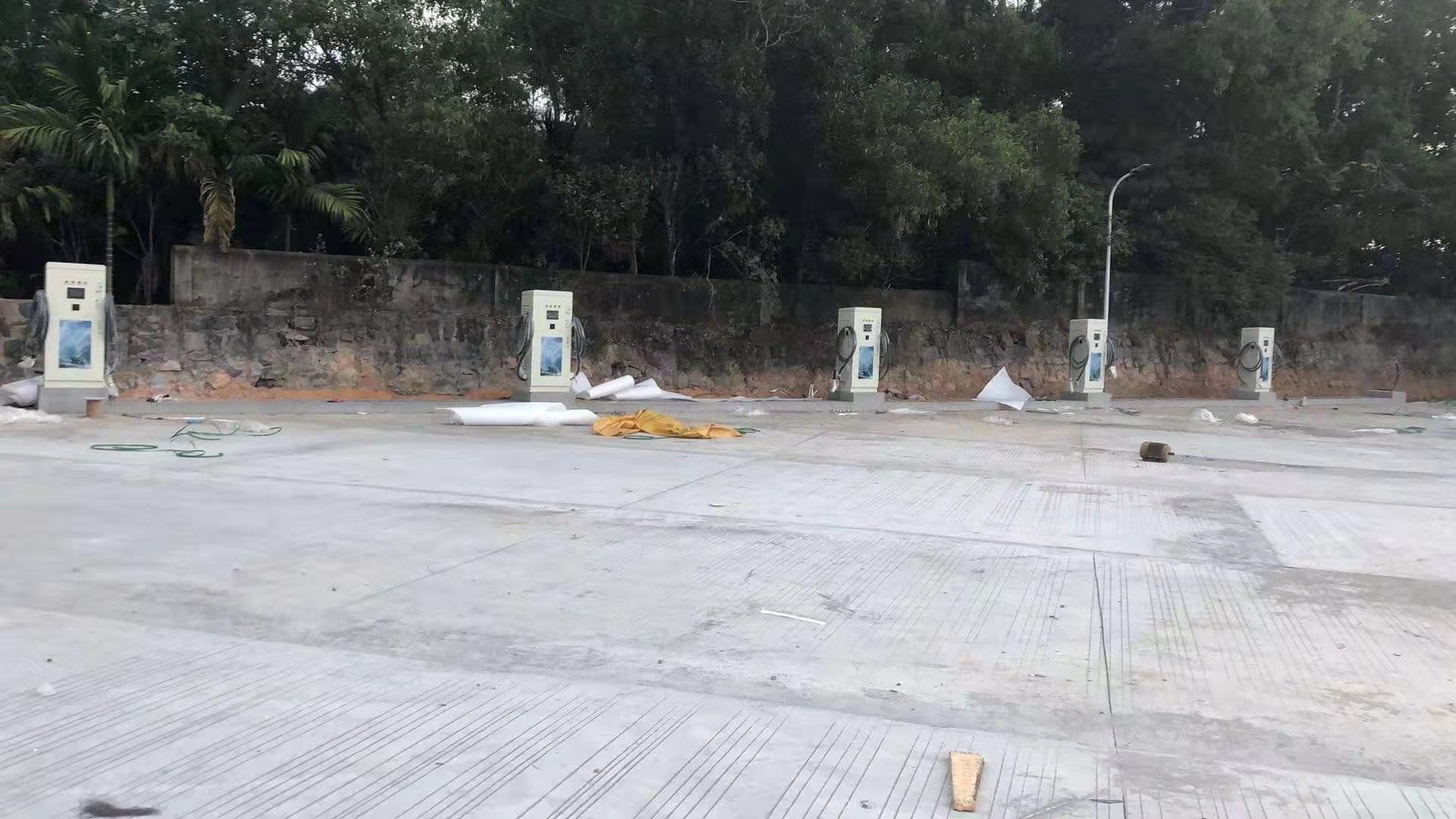 ?？诮菟龠_(dá)充電站